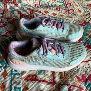 Girl’s Under Armour Sneakers size 5Y
